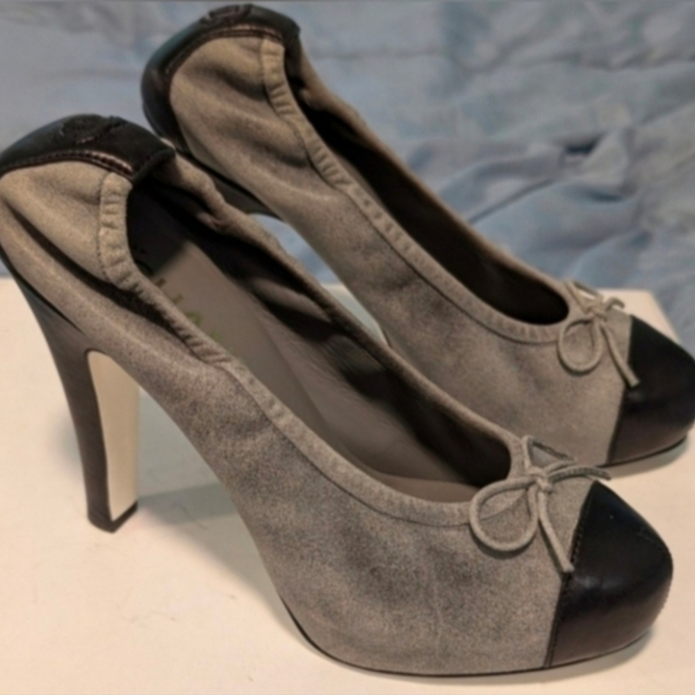 CHANEL Rue Cambon Platform Pumps W/ CC Logo Cap Toe Black/Gray Leather